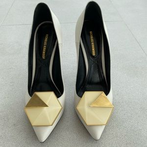 NICHOLAS KIRKWOOD White Hexagon Pumps 37